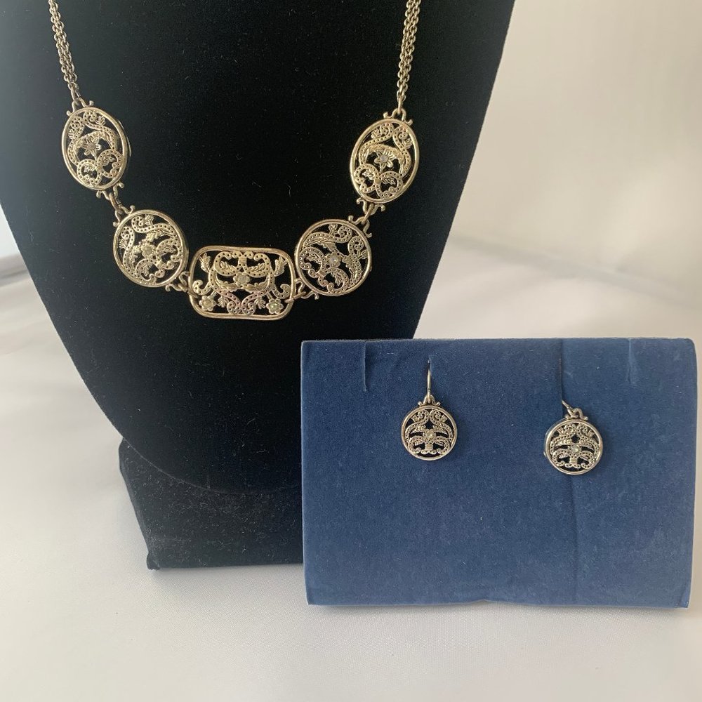 Avon Antiqued texture necklaceโ gift set, NIB